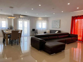 Cozy, Spacious 3 Bedroom Maisonette, 6 to 9 ppl, 1 min walk from Seafront